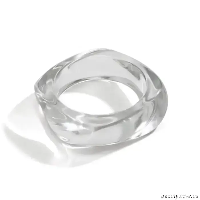 Everyone with good taste is sporting this accessory that costs under $10.