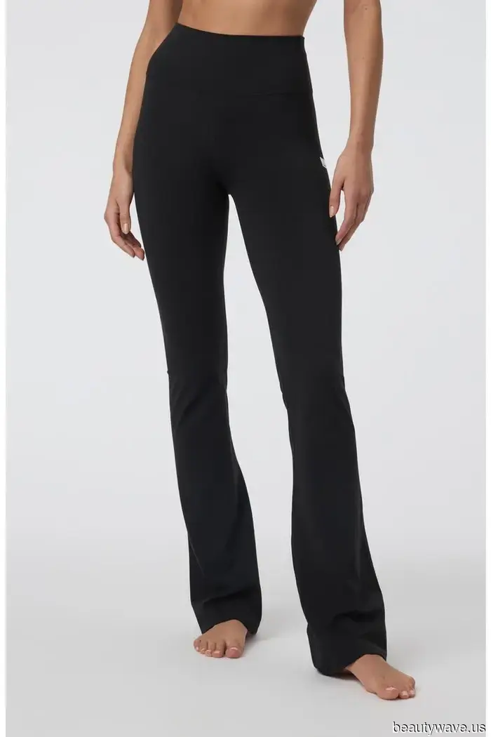 Überall, wo ich 2026 hinschaue, tragen coole Mädchen diesen BH-Top-Trend mit Leggings.