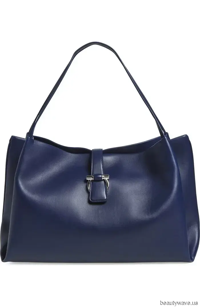 Breaking: Julia Roberts Paired This Contrasting Bag Color With Black Flats, and Life Went On