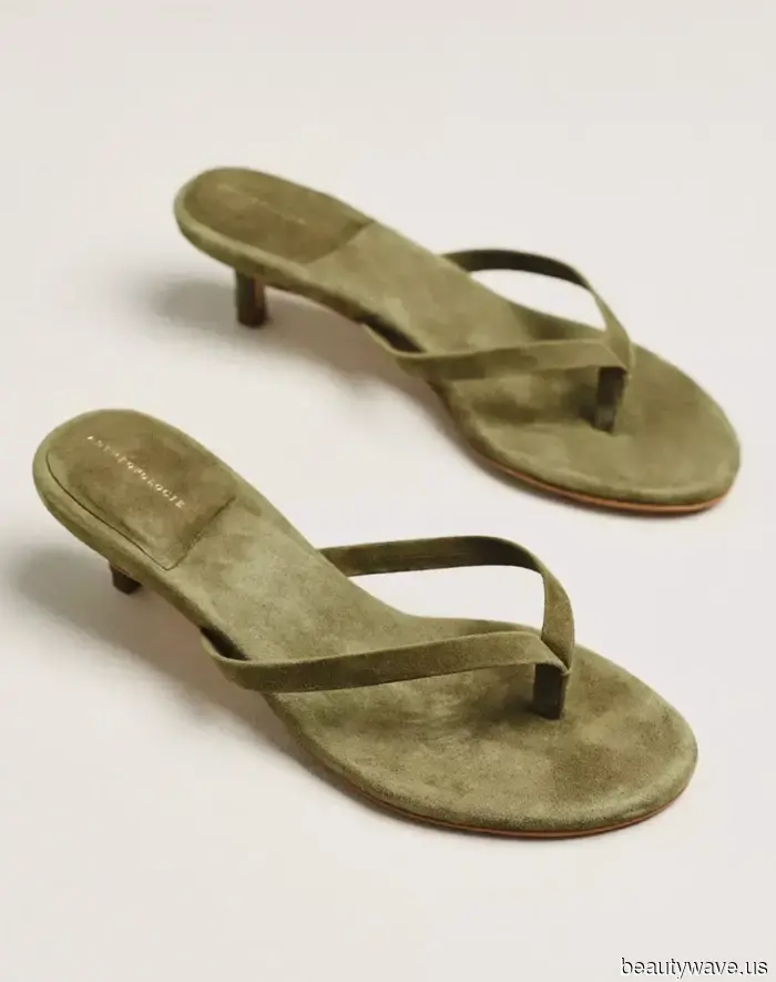 Nein, keine Slipper&mdash;der Schuhtrend der 90er, den Modeleute gerade mit Jeans, Leggings und Kleidern tragen.