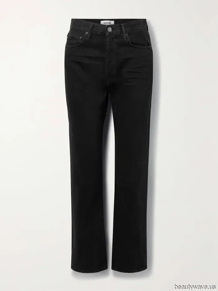 Dark blue jeans are undoubtedly trendy for Fall 2025, but there's also another sophisticated denim wash that's gaining popularity.