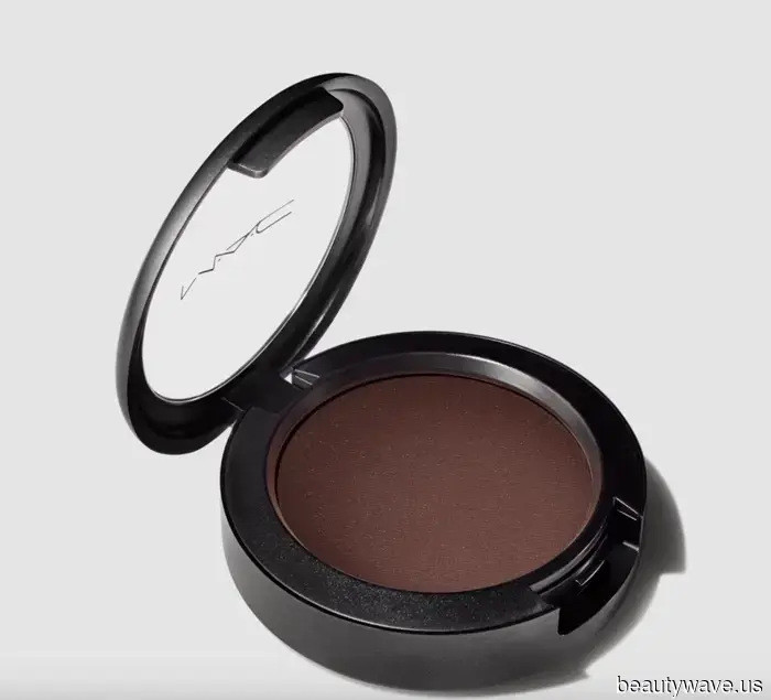 This "Bronzer's Cooler Relative" Is the Makeup Essential I Didn't Realize I Required Until Recently.