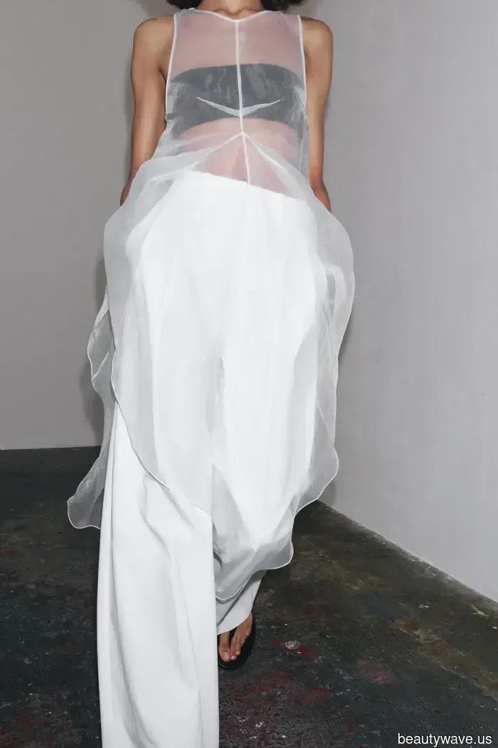 The "Barely-There" Look Is Making a Comeback—5 Tips to Perfect the Trend That Fashion Insiders Adore for…