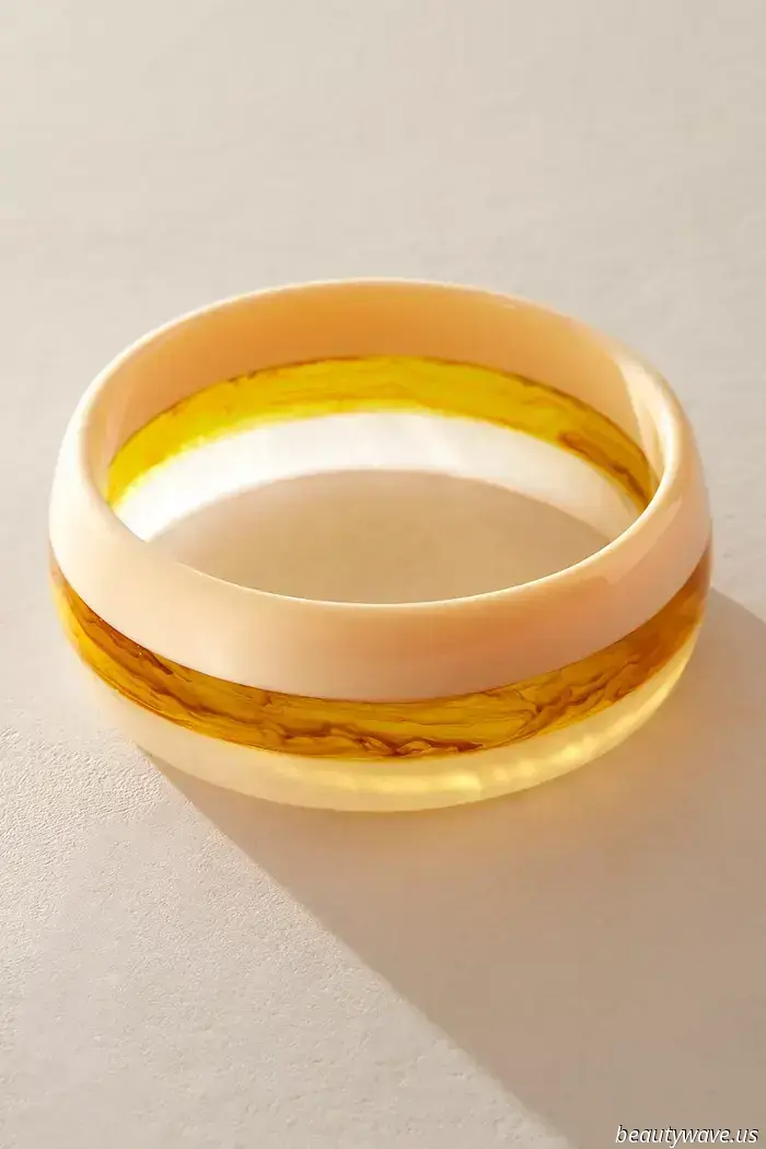 Everyone with good taste is sporting this accessory that costs under $10.