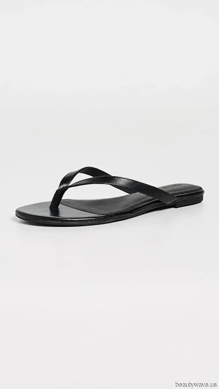 In NYC, every fashionable woman is currently pairing this flat-shoe trend with jeans.