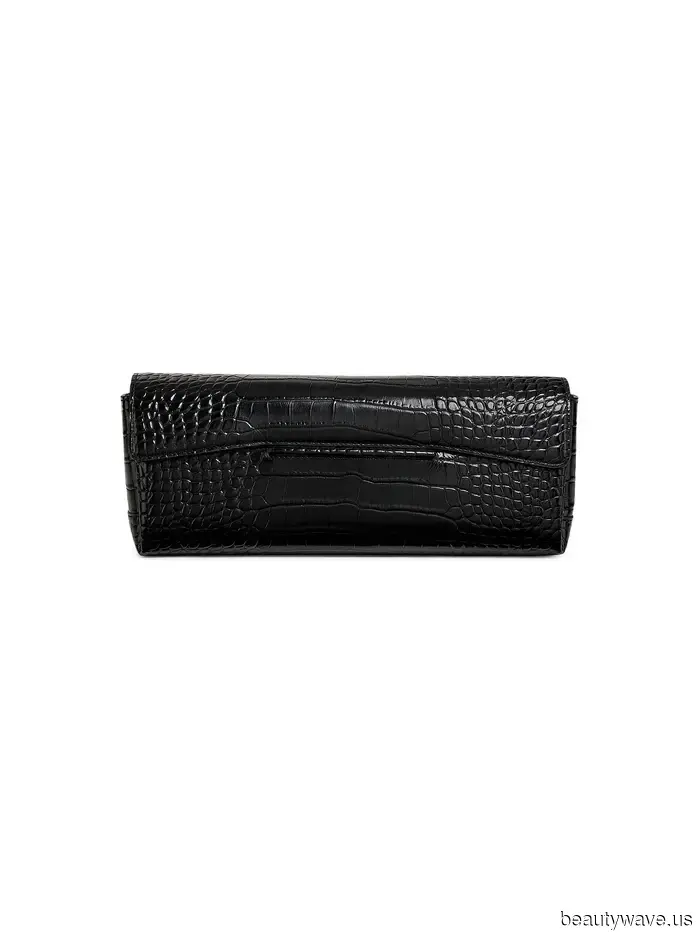 Jeans are great, but Sofia Richie Grainge's fall pant trend is the ideal alternative if your goal for 2025 is to exude wealth.