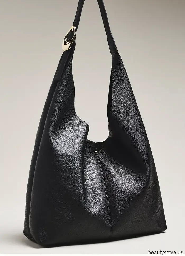 Apologies, but celebrities from the '90s excelled at autumn fashion—here are 7 outfits featuring jeans that demonstrate it.