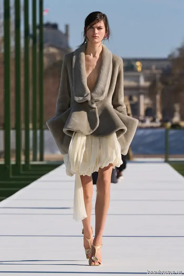 Millennials and Gen Z may not see eye to eye on many things, but they both support this "outdated" fashion trend.