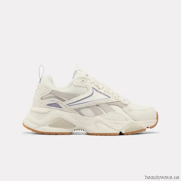 No, Not Black Leggings—JLo Recently Wore Her Anti-Trend Sneakers With This Way Cooler Look.