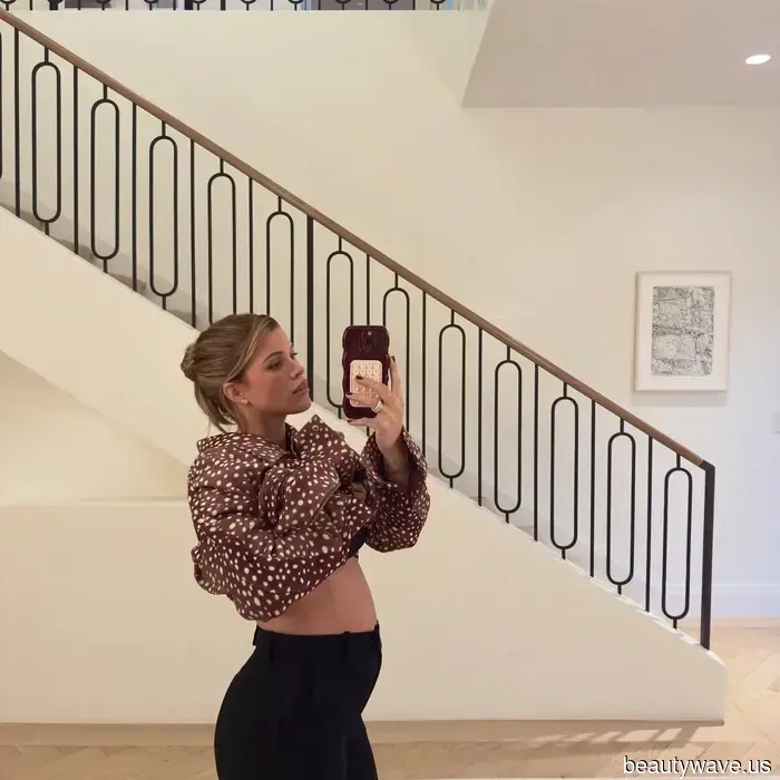 Sofia Richie Grainge está embarazada, y compartió la noticia con la chaqueta SRG que sé que se agotará primero.