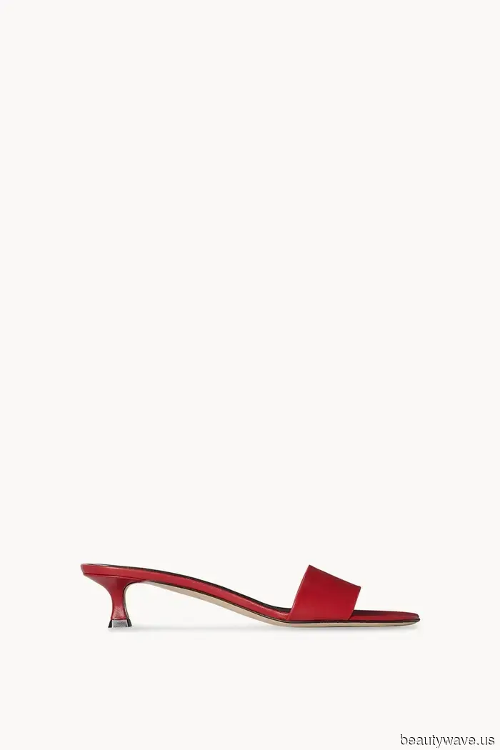 It's Quite Easy: Here Are the Most Stylish Shoes to Pair with Dark-Wash Jeans.