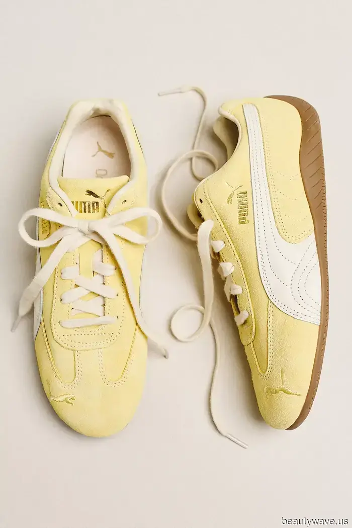 The Hottest Sneaker Color Trend to Pair with Black Pants in 2026 Has Arrived