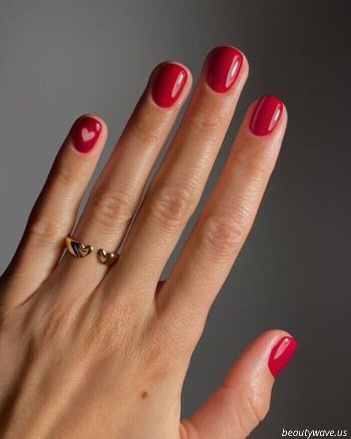 I've Discovered It—This Shiny Manicure Truly Competes with Milky Nails in Its Sophisticated Elegance.