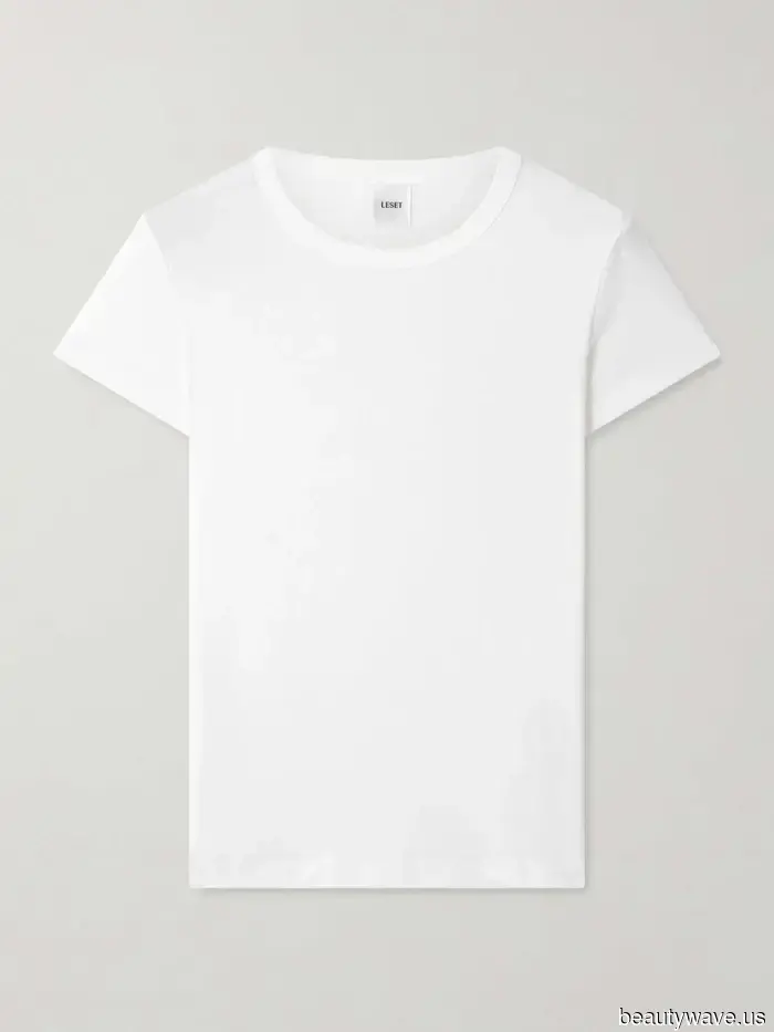 Fashion experts believe that pairing baby tees with this pant trend gives an elegant appearance.