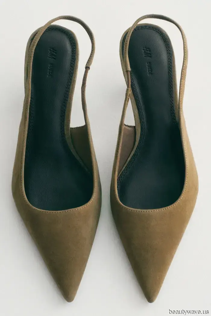 I’m declaring it: These 5 shoe trends will shape the way we wear jeans this spring.