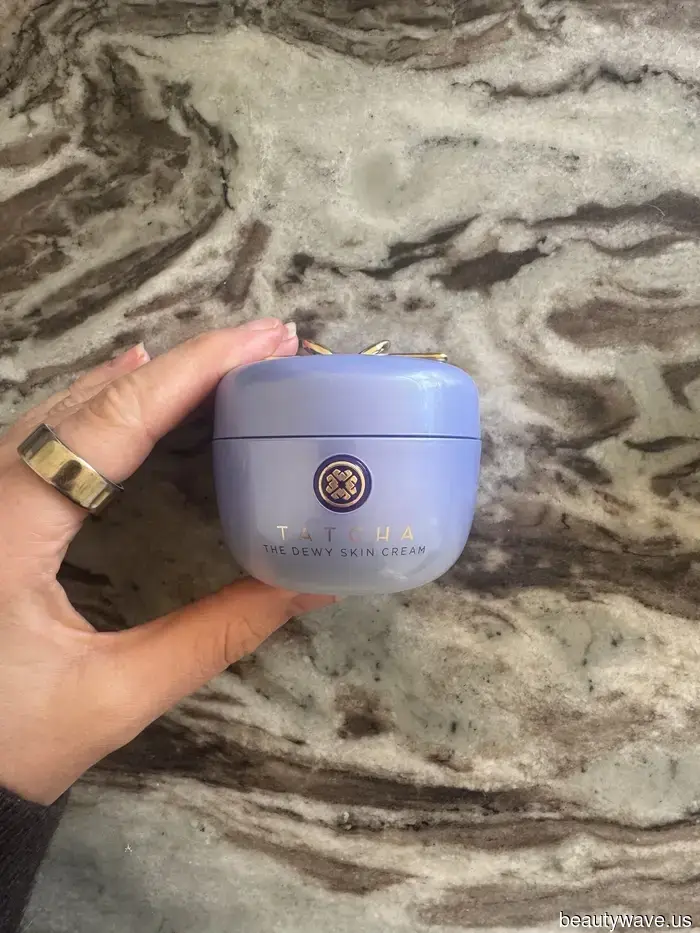 No joke, this moisturizer makes my skin feel as smooth as butter when applied.