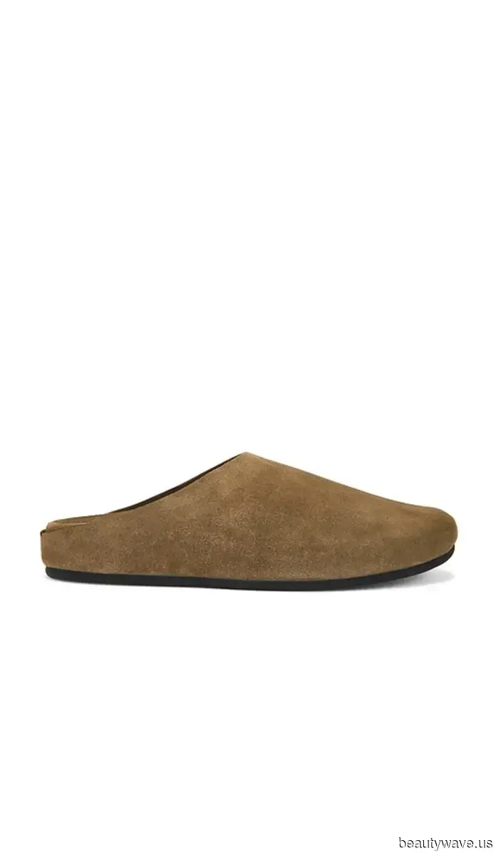 It's Official: The Flat-Shoe Trend to Pair with the Most Popular Legging Color of Fall 2025.