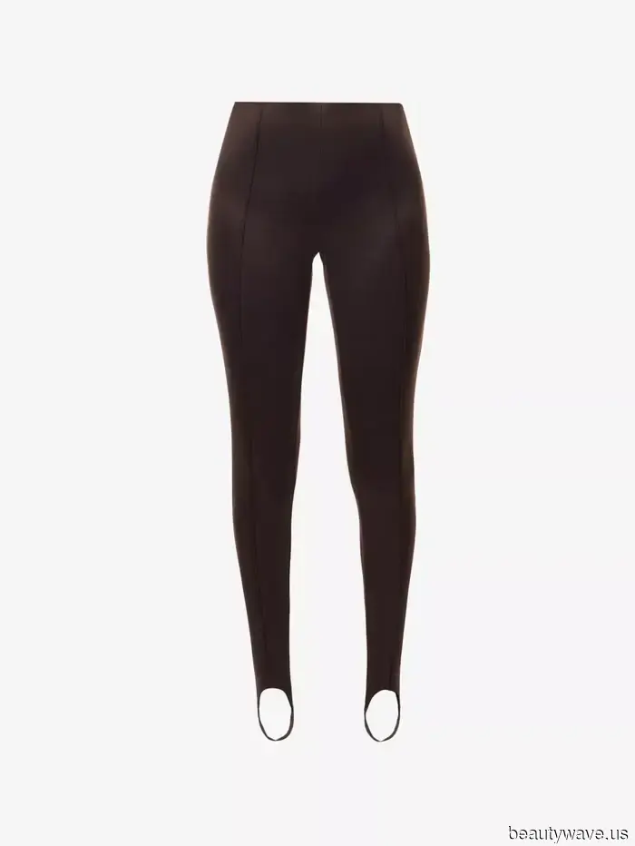 È Ufficiale: I Leggings di Questo Colore Esatto Sembrano Molto Più Moderni