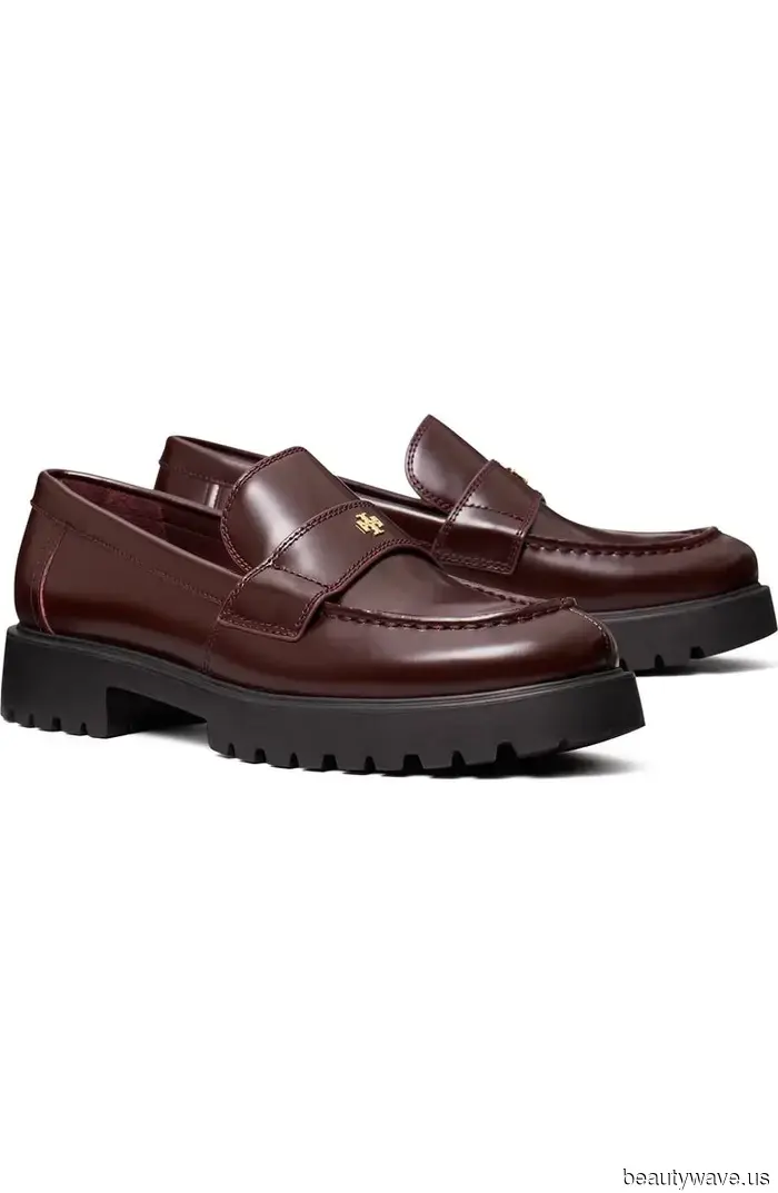 Modeleute in Kopenhagen tragen lately diese 5 Schuhe mit Jeans.