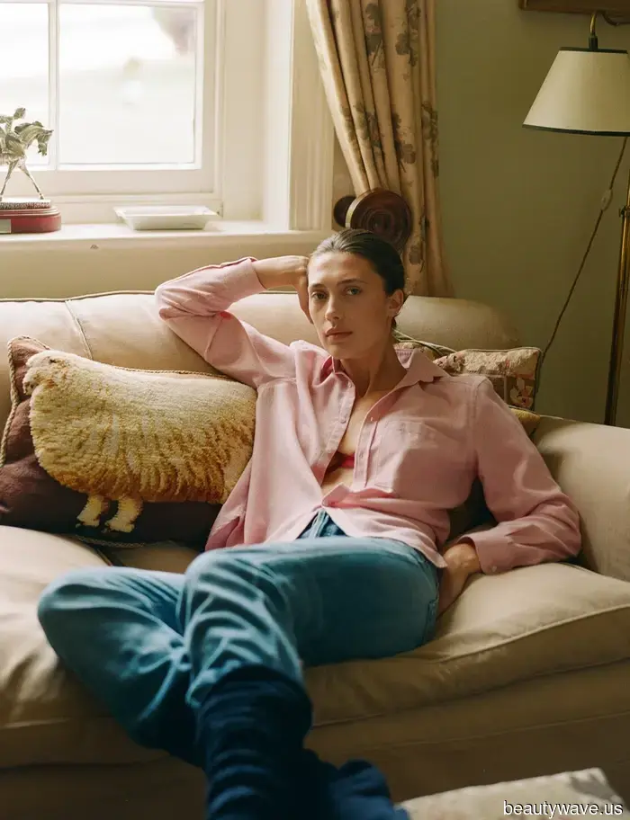 No es necesario ceñirse al blanco y negro&mdash;Kate Middleton encontró la combinación de colores elevada que se ve igual de elegante.