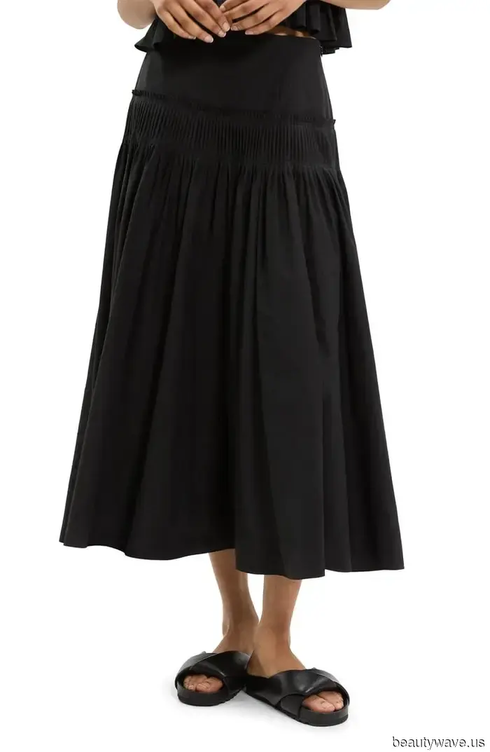 I’m Completely Opposed to Pants, Jeans, and Leggings—Here’s the Classic Skirt Trend I Wear Constantly Instead.