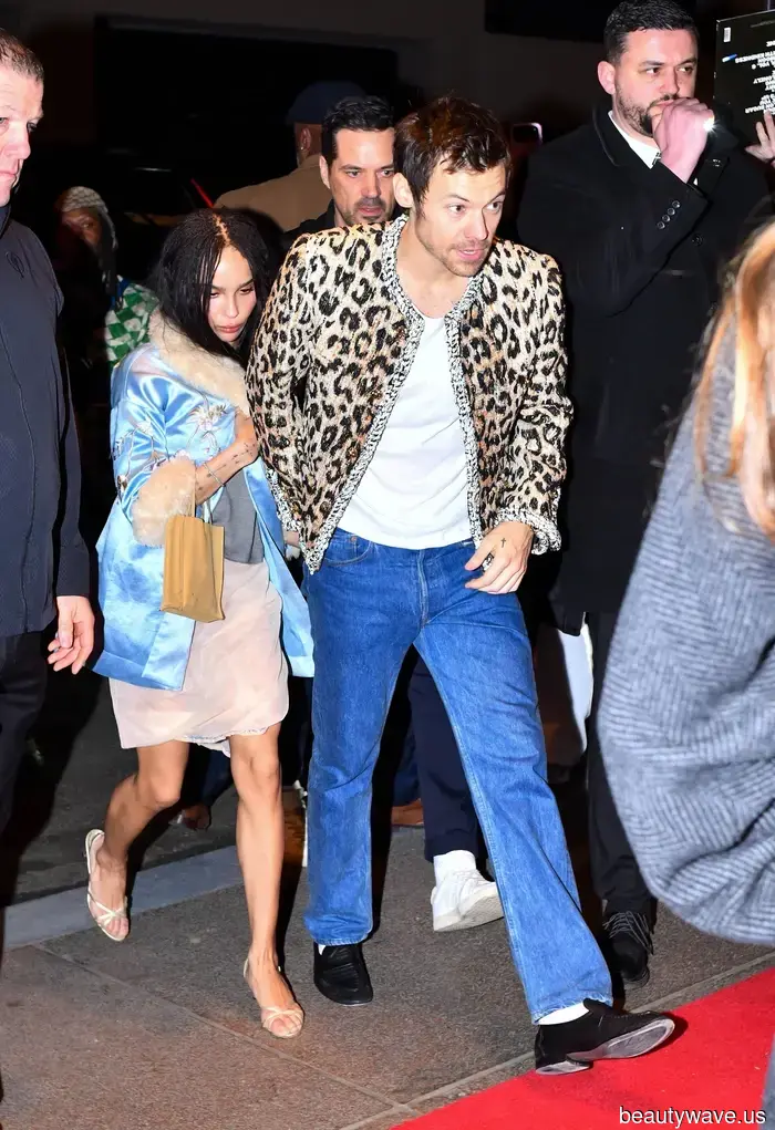 Every It Girl's seasonal wardrobe features this stylish coat trend that transitions from winter to spring.