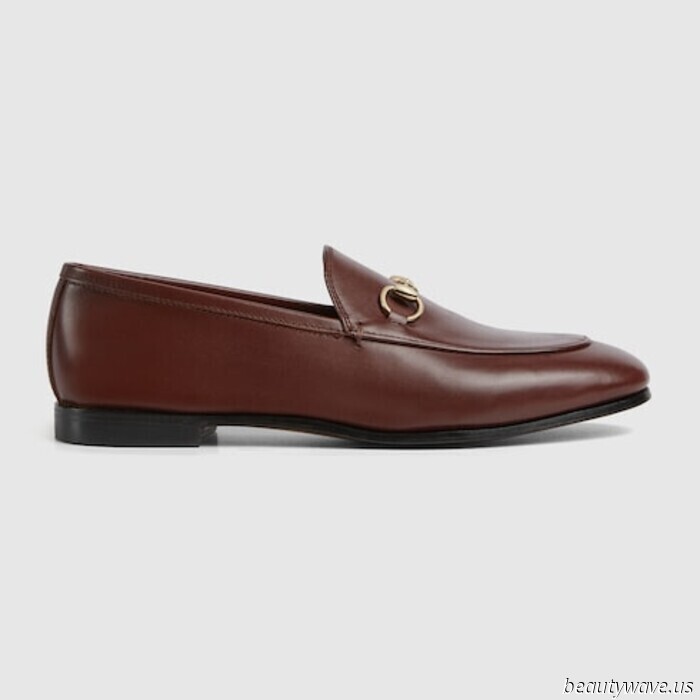 This is the precise flat shoe and jean color pairing that fashion enthusiasts will be sporting this fall.