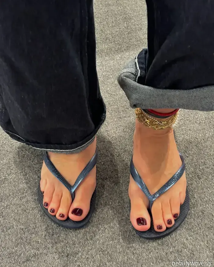 Le persone alla moda sembrano tutte indossare questo colore di pedicure anti-tendenza per l'estate