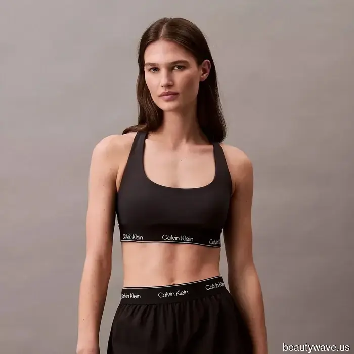 From Anorak jackets to plum-colored ensembles, here are the fall activewear pieces I'm excited to style.