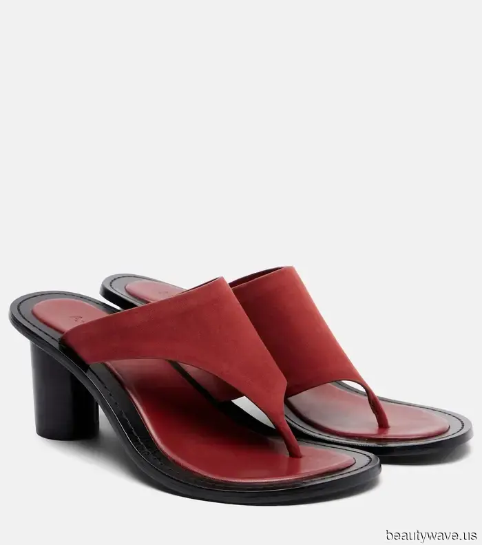 It’s confirmed: This summer shoe trend, favored by the Olsen twins, is being embraced by all fashion enthusiasts.