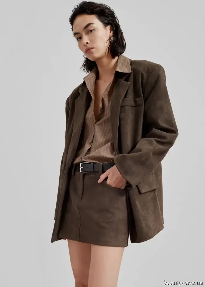 Nessuno indossa jeans come i chic parigini&mdash;7 outfit senza sforzo che copierò dai francesi questo autunno