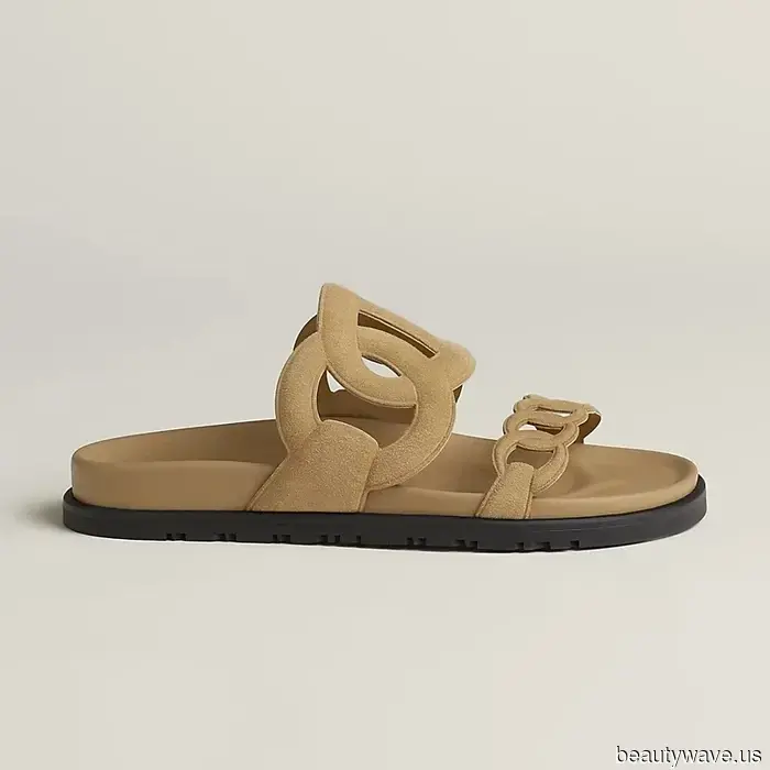 I’m declaring that these will be the most sought-after sandals of 2026.