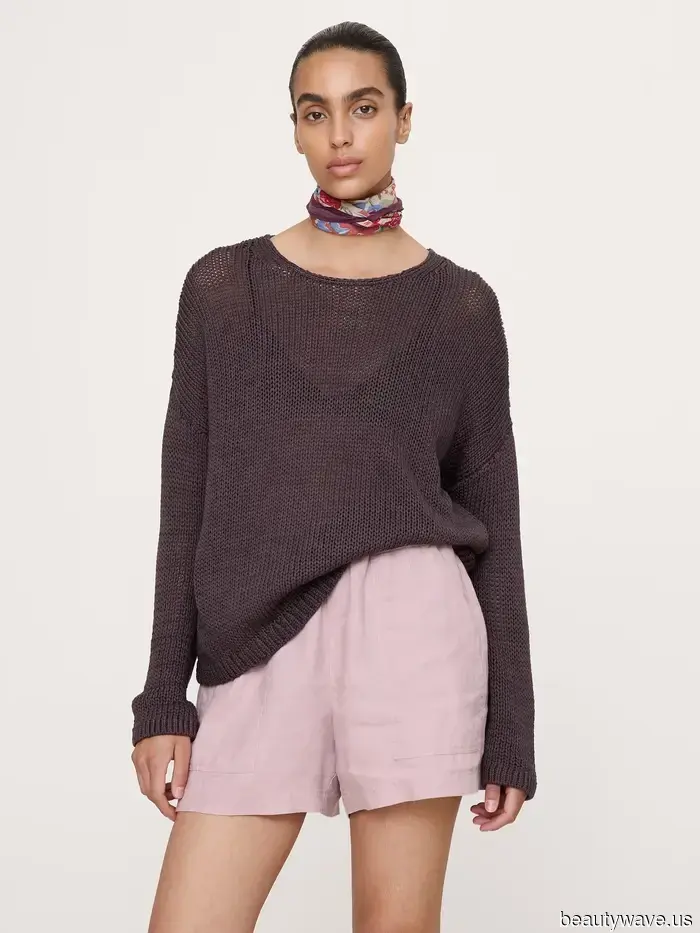 Il Top Estivo Sottile che le Persone di Moda Indossano con Pantaloni di Seta e Gonne Maxi