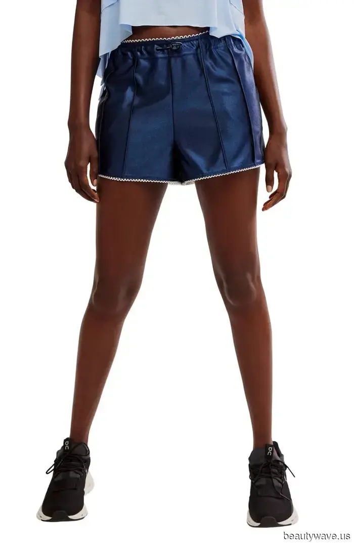 Los pantalones cortos de ciclismo han perdido su brillo&mdash;esta es la tendencia deportiva que la gente de moda está usando en su lugar.