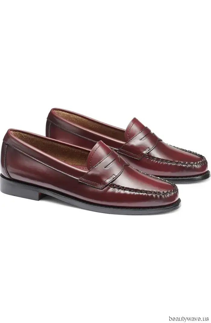 I’ve just discovered *the* denim trend that Parisian women are sporting with kitten heels.