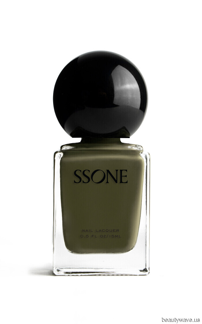 "Dirty Martini" unghie è la tendenza manicure chic (eppure polarizzante!) che sto approvando nel 2026