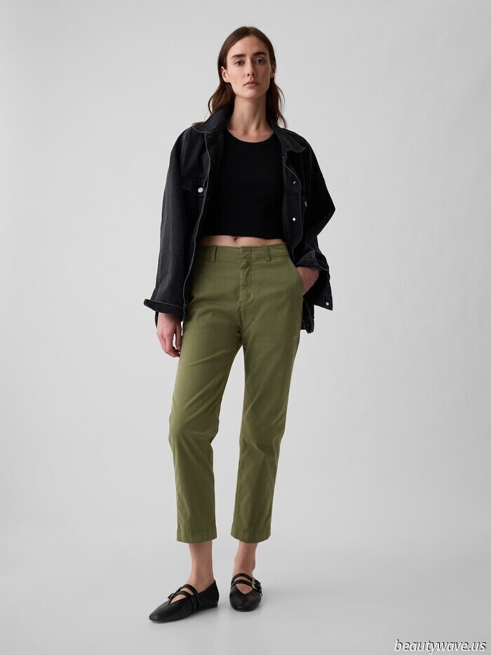 I'm in my 20s, and Jennifer Aniston is in her 50s—we're both putting blue jeans aside for this trendy alternative in 2025.