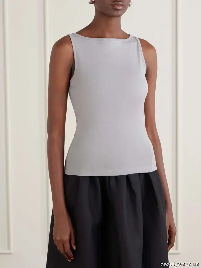 Attention Minimalists! These 5 Timeless Holiday Outfit Combinations Exude Simple Elegance.