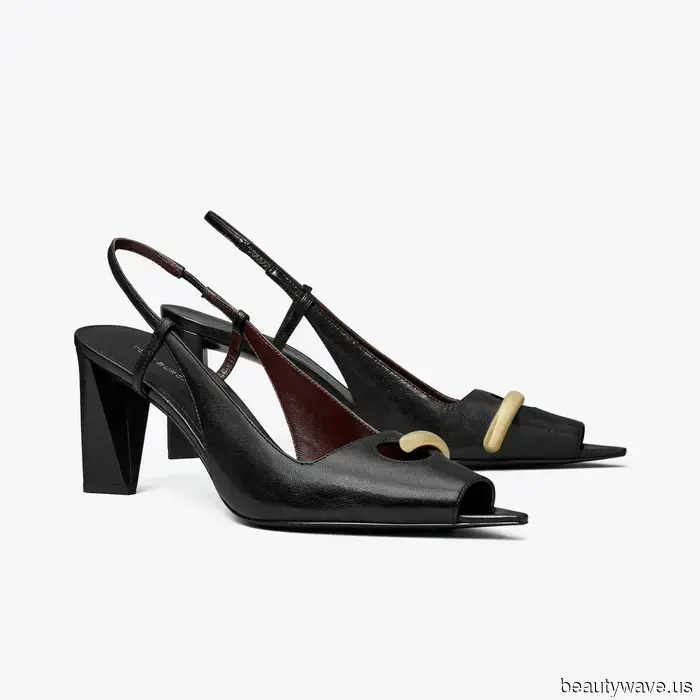 Tory Burch ha appena rilasciato una versione borsa dei suoi mules con punta forata virali, e ne siamo ossessionati.