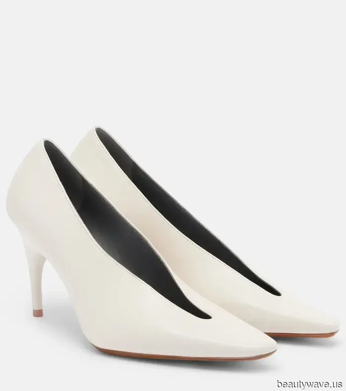 The Most Controversial Heel Trend of the 2000s Is Making a Comeback—Here’s How It Girls Are Styling It in 2026.