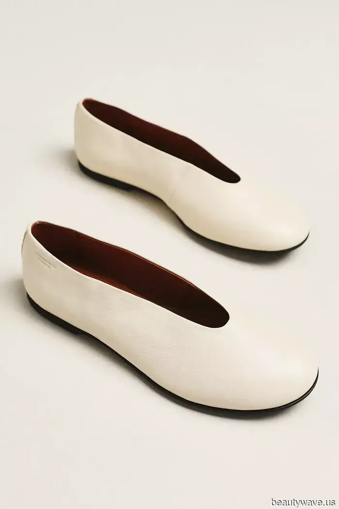 Weiße Jeans Plus Dieser flache Schuhtrend ist das Ticket, um jetzt wie eine Modeperson auszusehen.