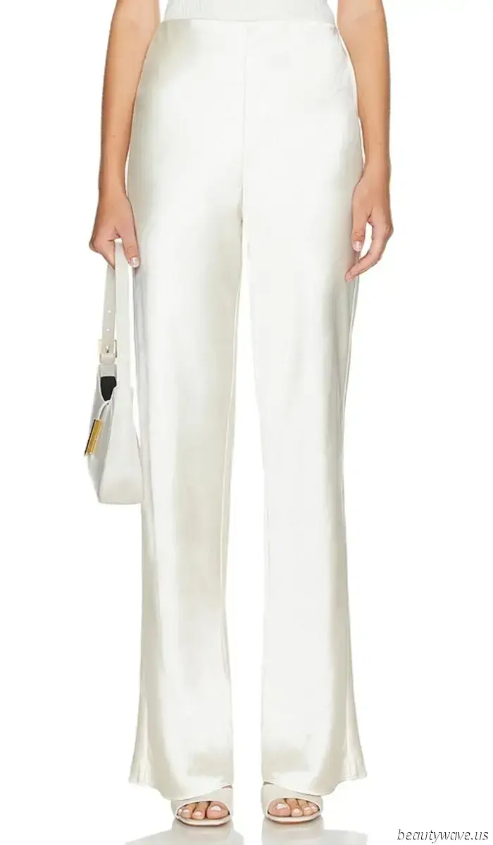 Is it just me, or are all the trendy girls now combining ballet flats with this anti-denim pant trend?
