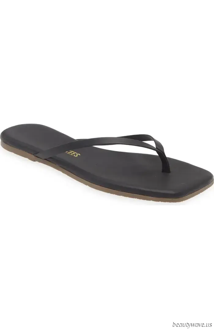Tenere le scarpe da ginnastica: * Questo * È l'elegante tendenza scarpa moda persone indossano con leggings per Pilates