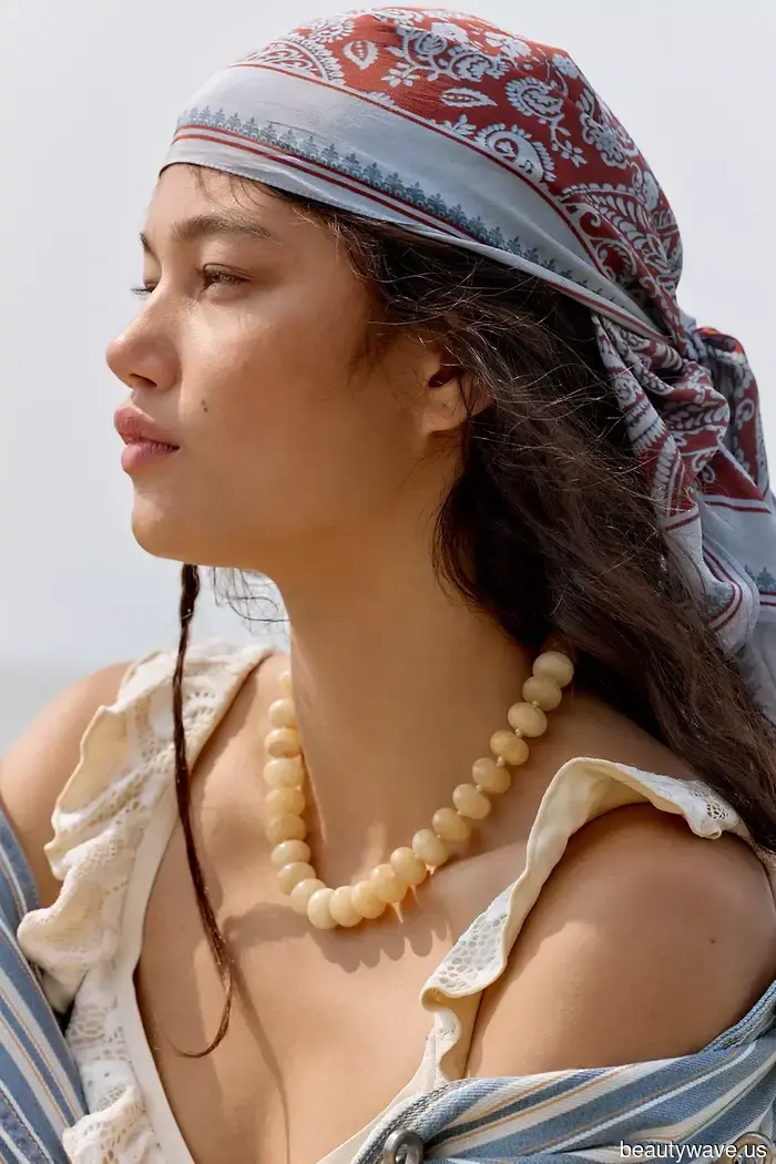 Style insiders are aware that these six summer accessory trends can elevate simple outfits to a more elegant level.