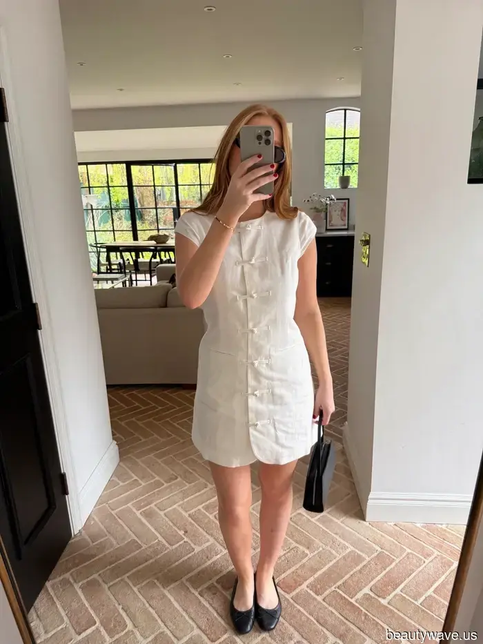 Improvvisamente, tutte le donne più eleganti di Londra sembrano possedere questo elegante vestito di alta moda&mdash;ma sta vendendo rapidamente.