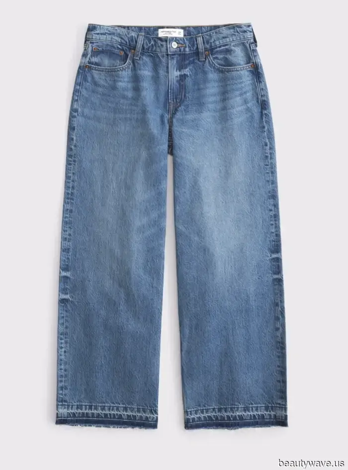 I never thought I could wear jeans at the airport, but these outfits have shown me otherwise.