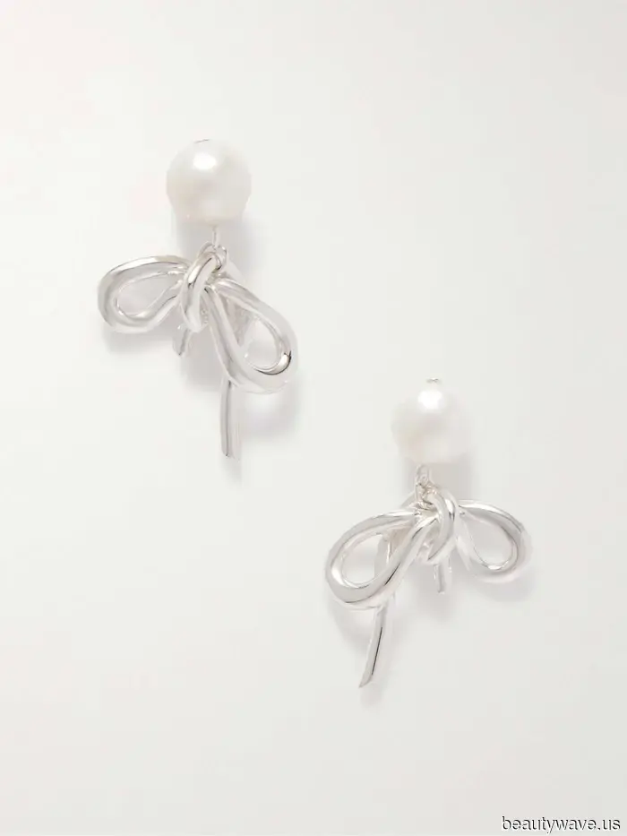 Die Partysaison ist angekommen&mdash;hier ist, was unsere Redakteure tragen, um die Stadt rot zu färben.