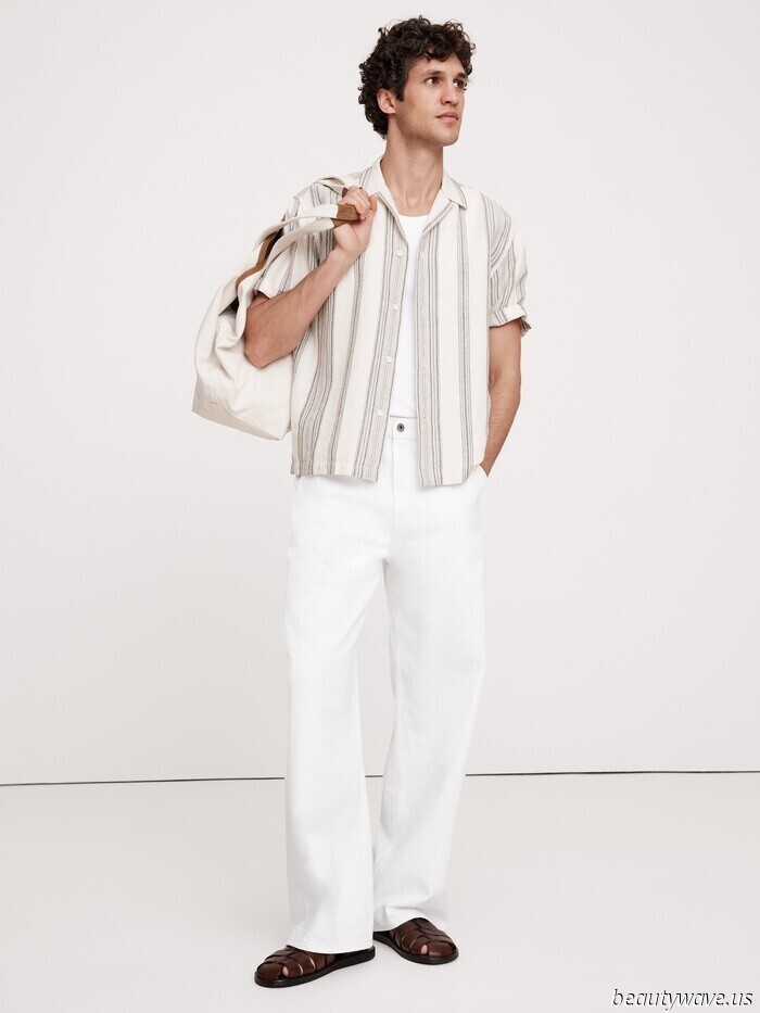 As a Shopping Director residing in Banana Republic, here are the 40 items that I consider to be the most stylish at the moment.