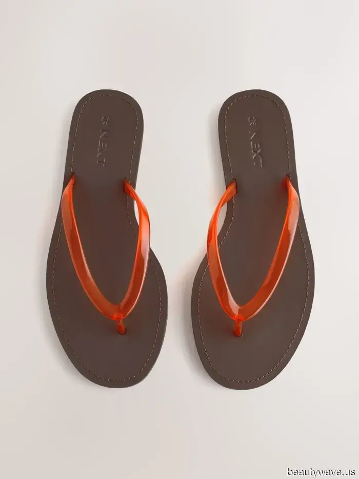 It’s confirmed: This summer shoe trend, favored by the Olsen twins, is being embraced by all fashion enthusiasts.