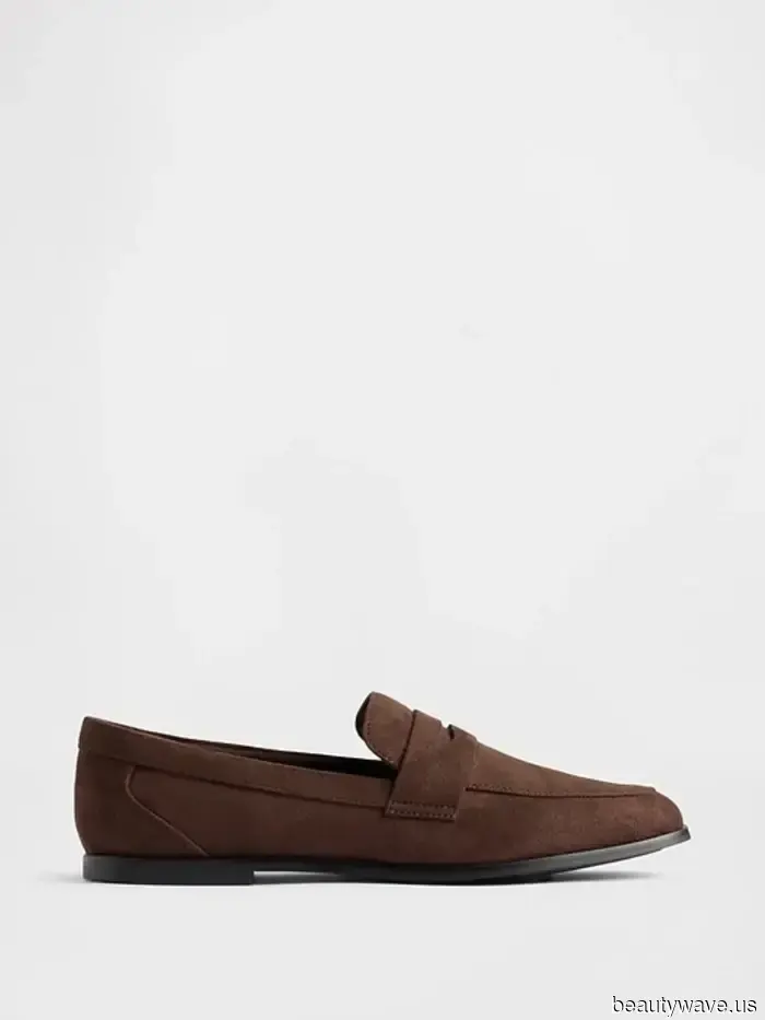 Ich weiß, dass der Sommer noch nicht vorbei ist, aber ich kann diese 45 erschwinglichen Wildleder-Funde nicht aus meinem Kopf bekommen.